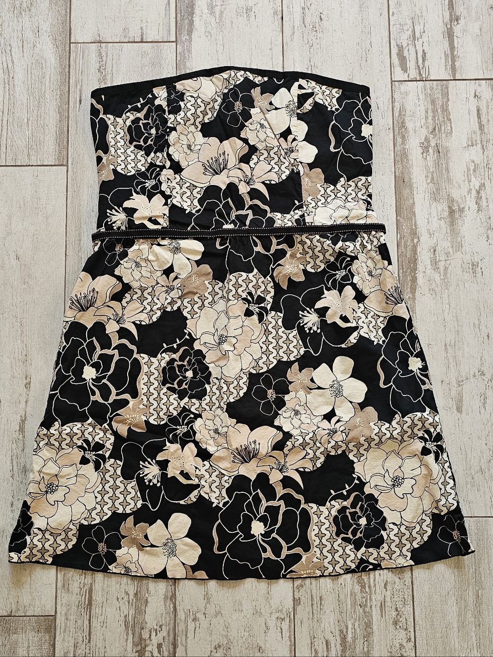 Old Navy Strapless Floral Dress in Black and Cream 20